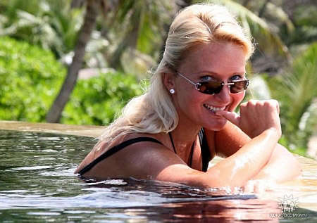 Модель з України зрадила свою батьківщину та накинулася на президента Зеленського Модель з України зрадила свою батьківщину та накинулася на президента Зеленського