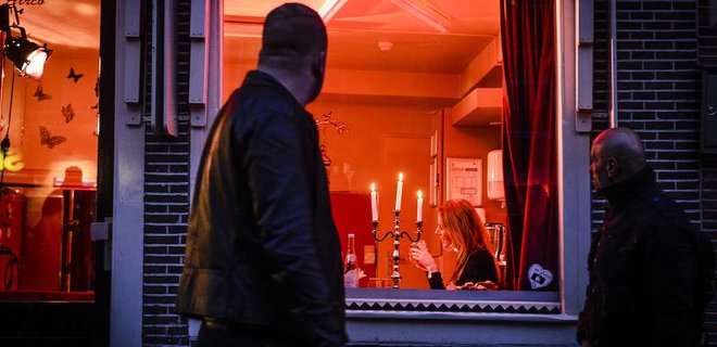 Квартал червоних ліхтарів: Амстердам хочуть позбавити його "візитки"