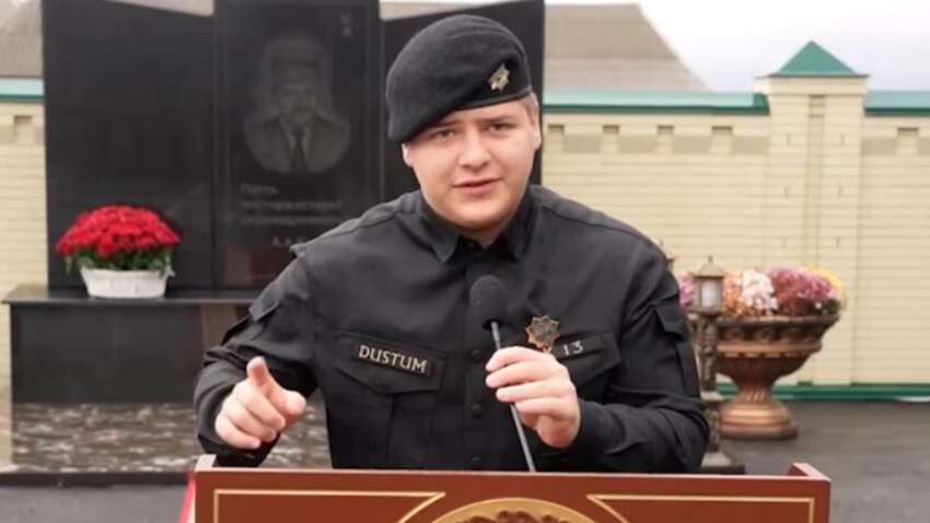 Несовершеннолетний сын Кадырова на своей свадьбе засветился в часах за 7 млн долларов (ФОТО) Несовершеннолетний сын Кадырова на своей свадьбе засветился в часах за 7 млн долларов (ФОТО)