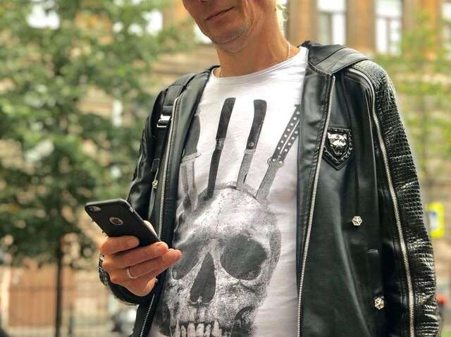 Соліст популярного гурту з 90-х у важкому стані потрапив до лікарні