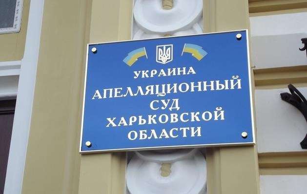 В Харькове полицейский снял на видео интим парочки на парковке