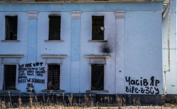 РФ засыпает украинский город телами своих военных. Маниакально хочет его захватить