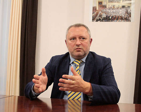 В «Слуге народа» рассказали, почему пошли на продление закон об особом статусе Донбасса