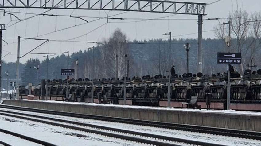 Росіяни знову планують перекидати військову техніку до кордону України