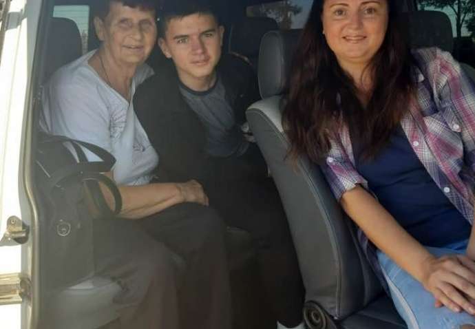 Сім'я Олега Сенцова перетнула адмінмежу з Кримом і направляється до Києва