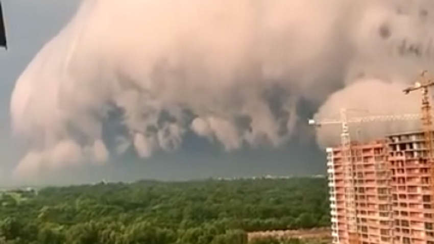 Повітряне цунамі: жителі Львова спостерігали незвичайне природне явище (ВІДЕО)