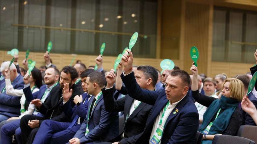 Партия «Слуга народа» осталась без госфинансирования: что кроется за решением НАПК