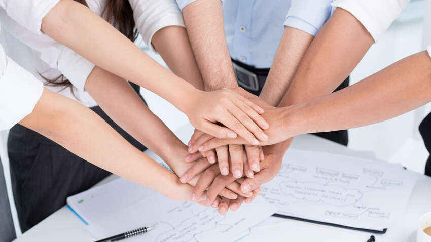 Политики снова на дне: каким профессиям люди больше всего доверяют 