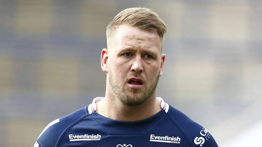 Спортсмен зрадив дружині на вулиці та потрапив на відео. Тепер просить вибачень