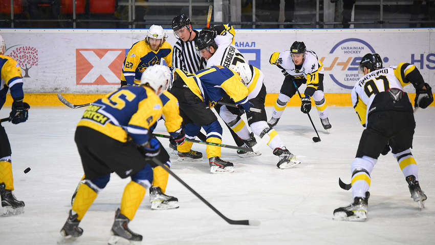 В УХС: СК "Сокол" и "Краматорск" сыграли с непредсказуемым результатом В УХС: СК "Сокол" и "Краматорск" сыграли с непредсказуемым результатом