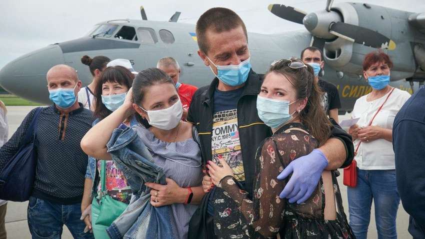 В Украину прибыл спецрейс с 14 украинскими моряками, которые более трех лет провели за решеткой в Ливии