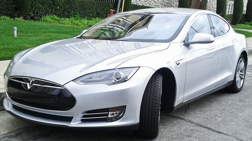 19-летний хакер из Германии сломал более 20 электрокаров Tesla 19-летний хакер из Германии сломал более 20 электрокаров Tesla