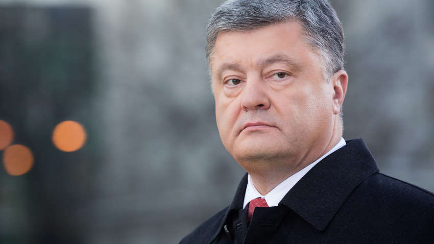 Порошенко отдал за поездки во Францию более 700 000 грн: опубликована декларация