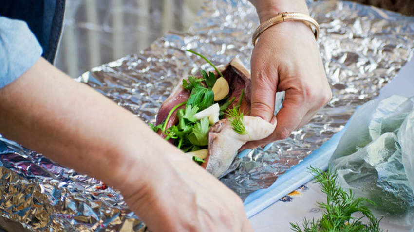 Чому небезпечно готувати їжу в алюмінієвій фользі