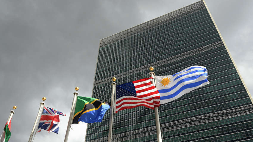 "Воювати потрібно тільки з коронавірусом": в ООН лідерів країн закликали зупинити кровопролиття на час пандемії