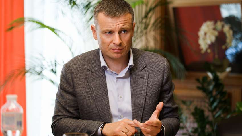 Чому військові самі купують собі потрібні речі на фронт: міністр фінансів здивував відповіддю