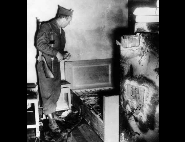 Що побачив британський солдат, який увійшов у бункер Гітлера: моторошні подробиці Що побачив британський солдат, який увійшов у бункер Гітлера: моторошні подробиці