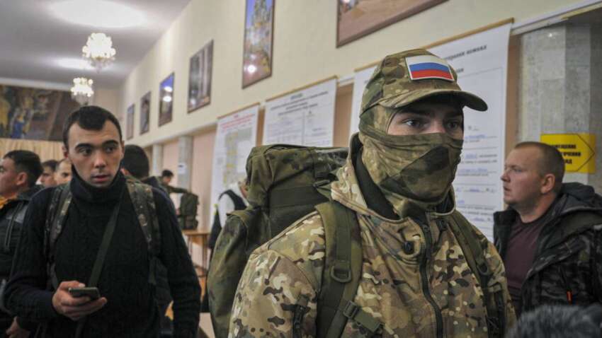 "Вы что, ненормальные?": военные рф забазировались в школе в центре села