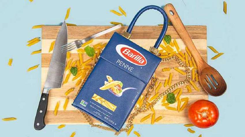 Дизайнер превратил пачку макарон в модную сумочку (ФОТО)