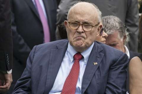 Джулиани обвинил Байдена в подкупе Порошенко