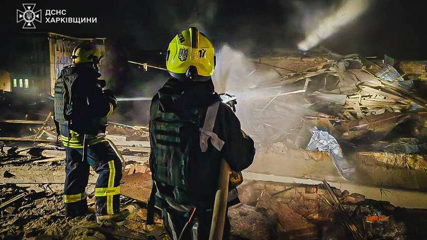 Наслідки масованого удару росіян по Харкову: рятувальники показали фото