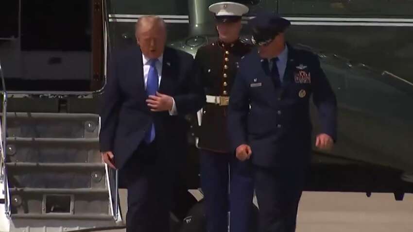 Хромает и шатается: Трамп спровоцировал новые слухи о своем здоровье Хромает и шатается: Трамп спровоцировал новые слухи о своем здоровье