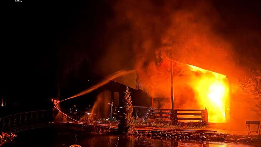 Под Киевом россияне атаковали гостинично-ресторанный комплекс