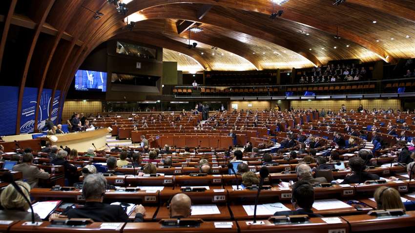 ПАРЄ пропонує затвердити повноваження російської делегації без санкцій