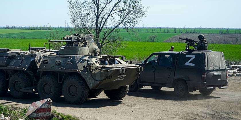 Военное положение Путина на оккупированных территориях и реакция Зеленского: как быть украинцам