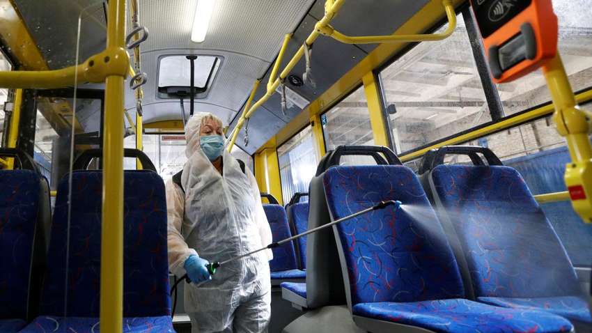 Режим чрезвычайной ситуации, нехватка доллара в Украине и инфицированный коронавирусом нардеп: какой была эта среда