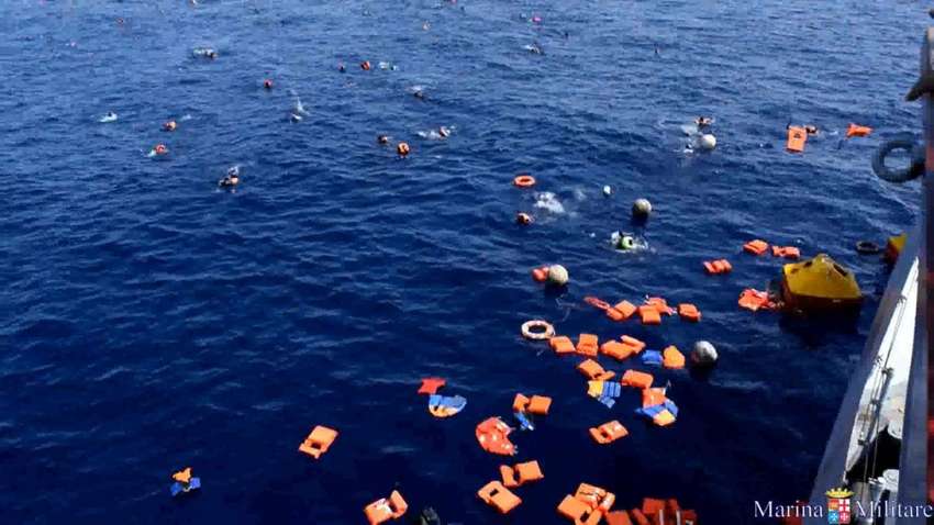 Мать, потерпевшая кораблекрушение, спасла детей, кормя их грудью, но умерла от обезвоживания