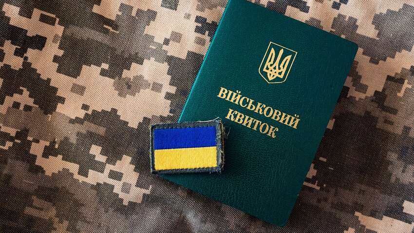 Надгробок з написом “незаконно мобілізований” у передмісті Києва: що відбувається