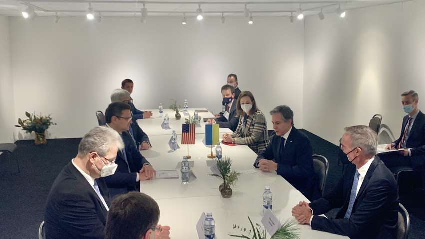 Кулеба і Блінкен обговорюють нові економічні санкції проти РФ: що у них буде