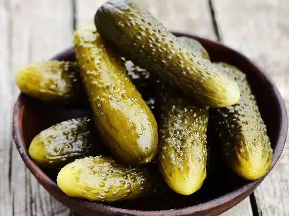 Цим людям не можна їсти мариновані огірки: вони можуть потрапити в біду