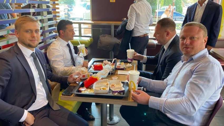 Главным бенефициаром проигрыша «Слуги народа» на родине Зеленского оказался Святослав Олейник - СМИ Главным бенефициаром проигрыша «Слуги народа» на родине Зеленского оказался Святослав Олейник - СМИ