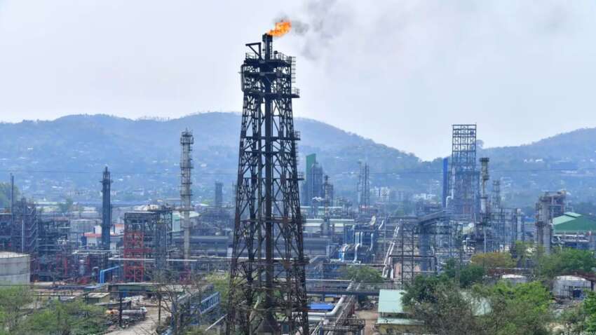 Индийские НПЗ решили сократить импорт российской нефти: что произошло Индийские НПЗ решили сократить импорт российской нефти: что произошло