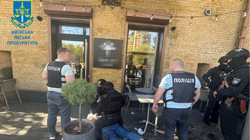 За борг у 12500 доларів погрожували розправою: у Києві викрили злочинну групу (ФОТО) За борг у 12500 доларів погрожували розправою: у Києві викрили злочинну групу (ФОТО)