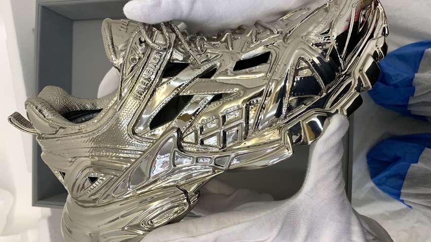 Известный бренд выпустил кроссовки, которые нельзя носить