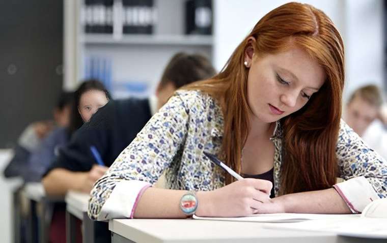 Будемо випускати критичну масу д*білів: експерт розкритикував рішення МОН щодо навчання в школі Будемо випускати критичну масу д*білів: експерт розкритикував рішення МОН щодо навчання в школі