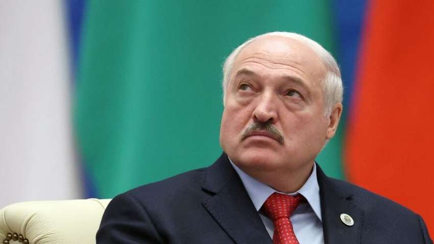Лукашенко уверяет, что Украина предлагает подписать "пакт о ненападении" Лукашенко уверяет, что Украина предлагает подписать "пакт о ненападении"