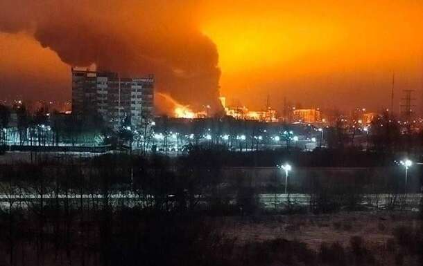 Украина уже в третий раз ударила по одному из крупнейших НПЗ России: детали