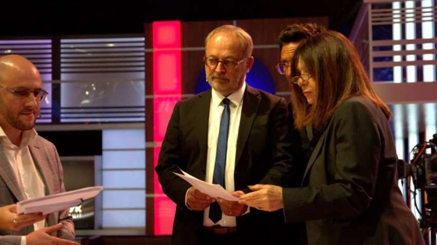 Эксперт о визите сенаторов из Франции и о давлении на СМИ: страусиная политика власти - это очень наивно