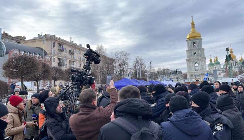 Суд над Порошенко: столкновения сторонников пятого президента и полиции не прекращаются