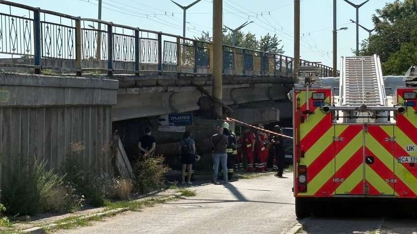 В Черкассах мужчина с гранатой угрожал работникам ТЦК: детали В Черкассах мужчина с гранатой угрожал работникам ТЦК: детали