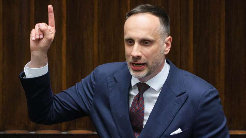 "Все должны вернуться": польский депутат призвал выслать из Польши всех украинцев "Все должны вернуться": польский депутат призвал выслать из Польши всех украинцев