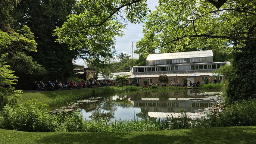 У парках Швеції розкидають гній, щоб припинити прогулянки