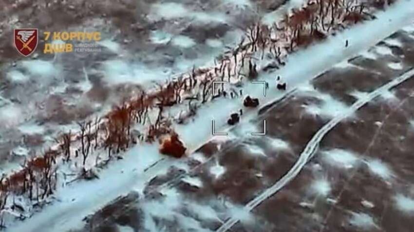 Новая тактика: россияне идут пешком 