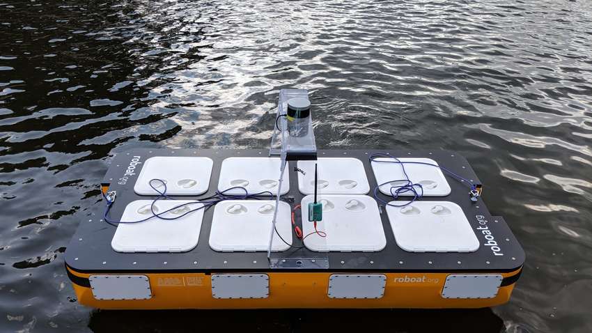 В Амстердаме успешно протестировали лодку-робота