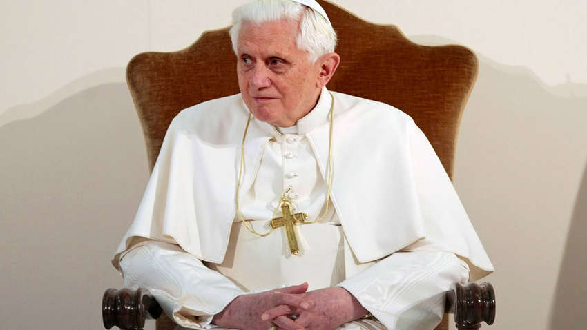 Папа Римский Бенедикт XVI рассказал, почему покинул Ватикан Папа Римский Бенедикт XVI рассказал, почему покинул Ватикан