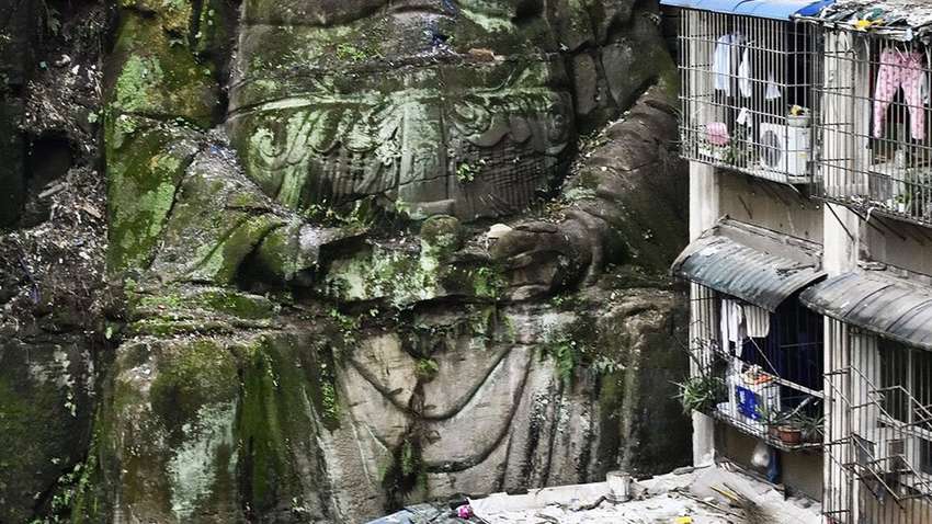 Под многоэтажкой в Китае обнаружили гигантскую статую Будды (ФОТО)